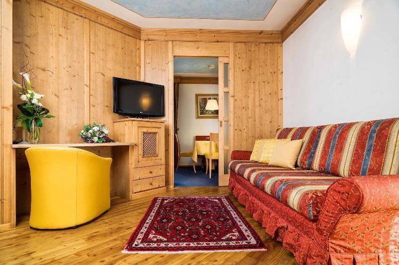 Leading Relax Hotel Maria Moena Exterior photo